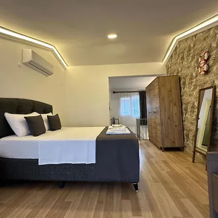 Maldives, Right On Sea In Center Of * فتحية